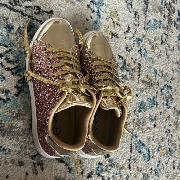 Free walk Foam fit. Comfortable fashion sneakers.  size 7 true to size - Picture 5 of 6
